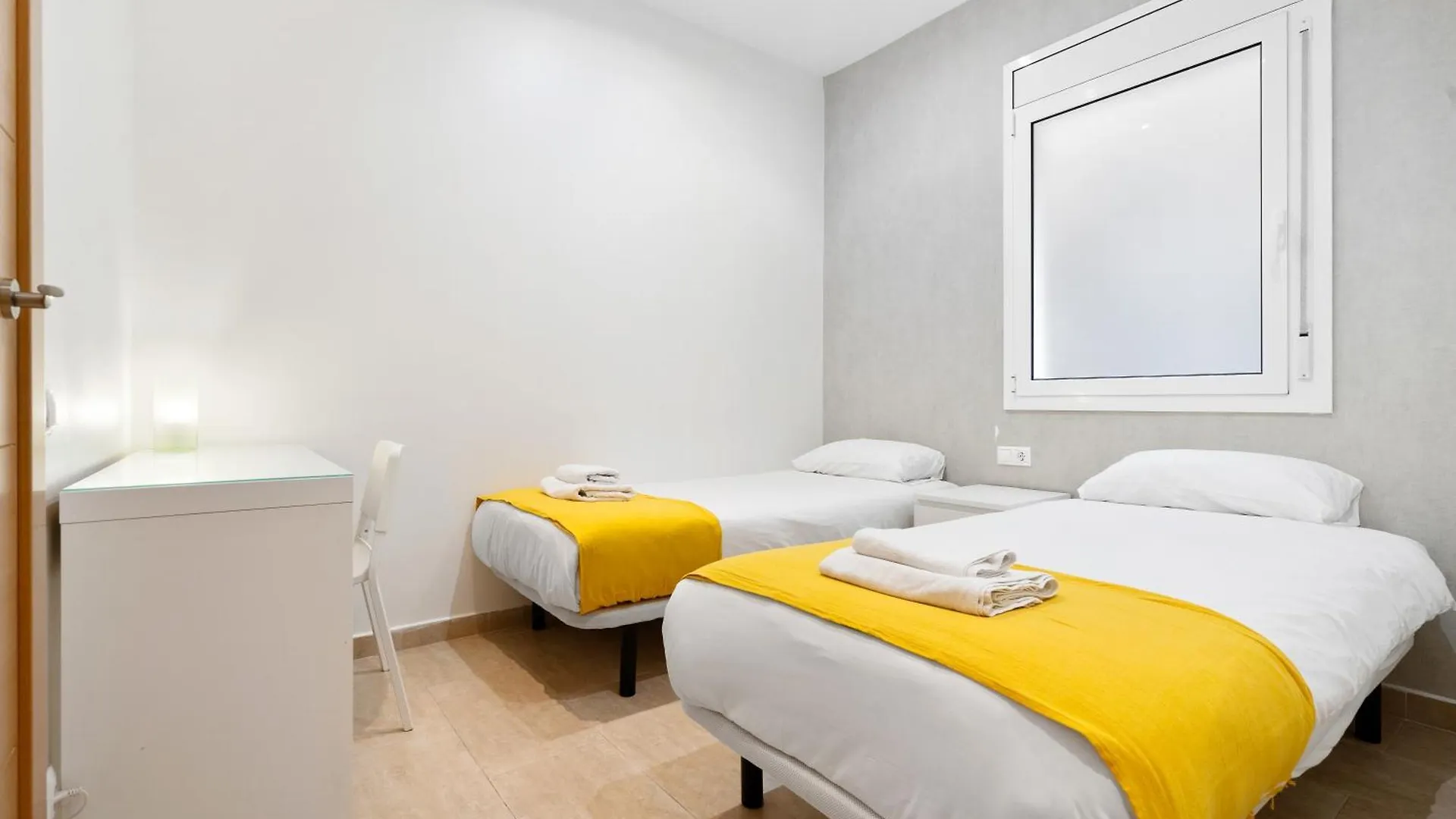 Grcia Charm Sunlit Terrace, Ac & Exposed Brick Apartment Barcelona
