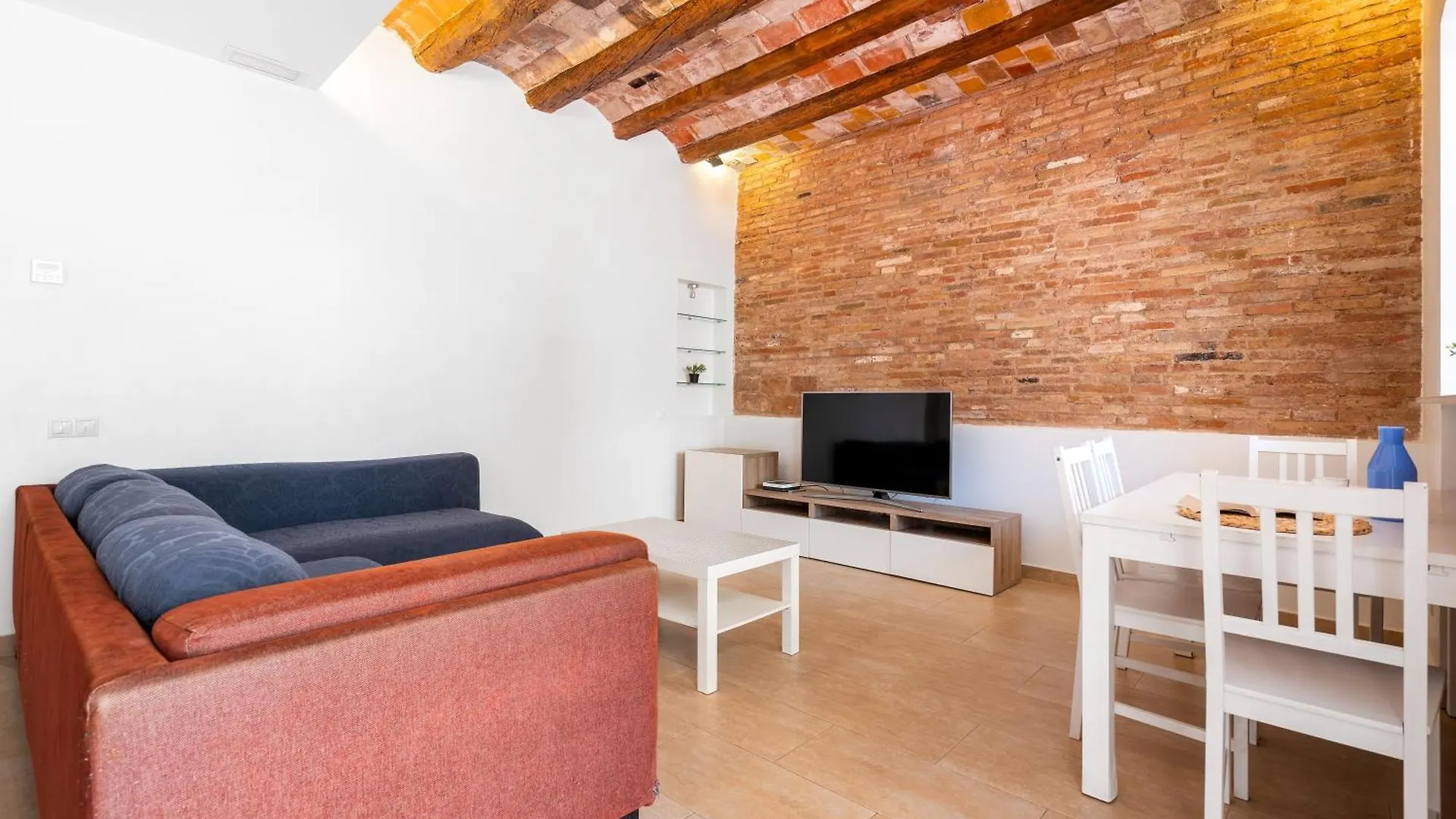 Grcia Charm Sunlit Terrace, Ac & Exposed Brick Apartment Barcelona