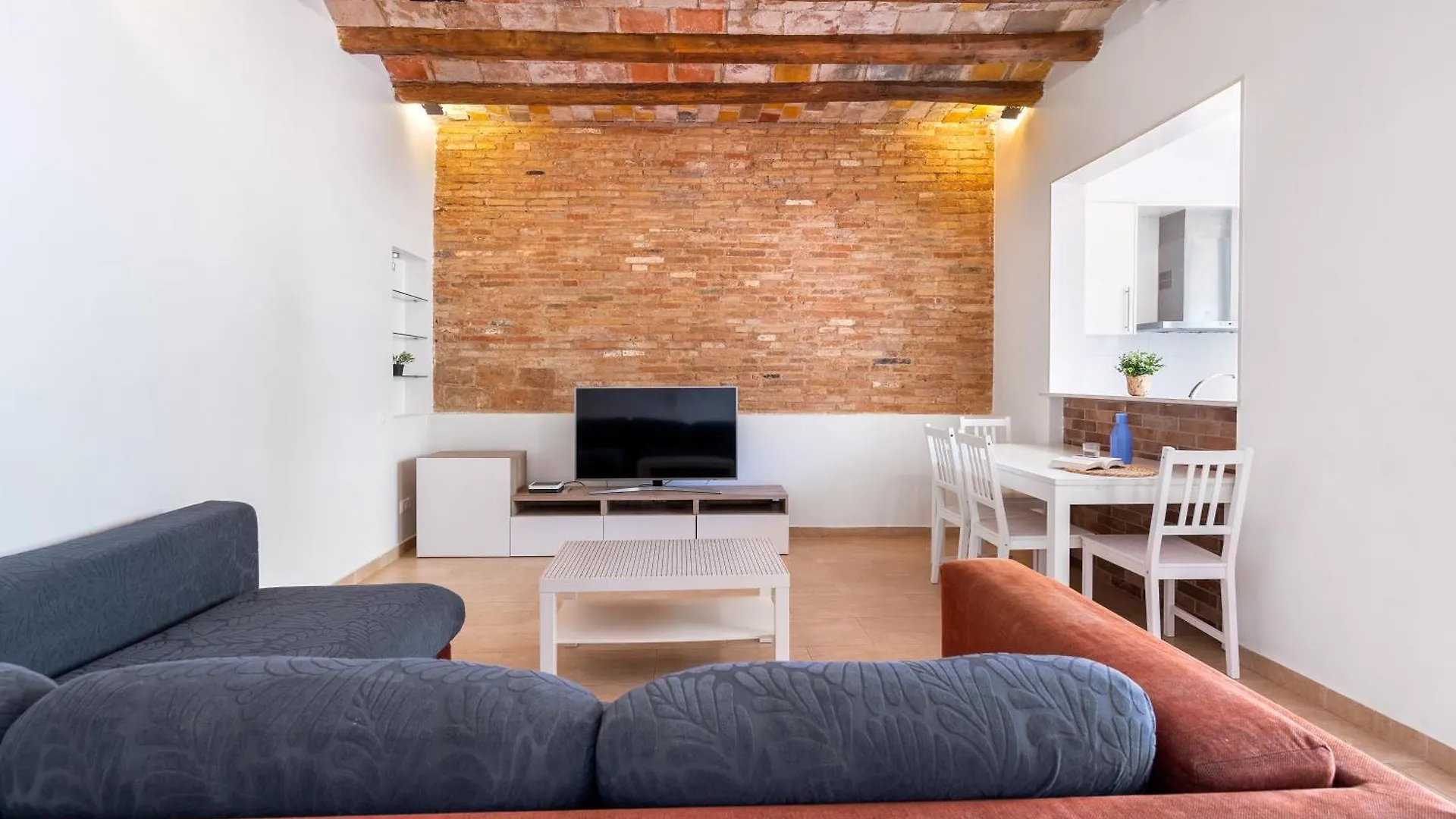 Grcia Charm Sunlit Terrace, Ac & Exposed Brick Apartment Barcelona
