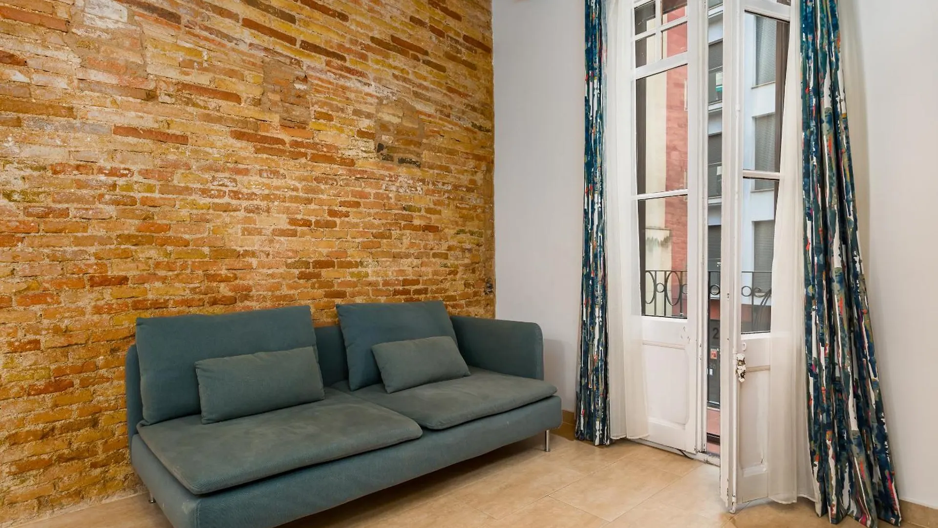 Grcia Charm Sunlit Terrace, Ac & Exposed Brick Apartment Barcelona
